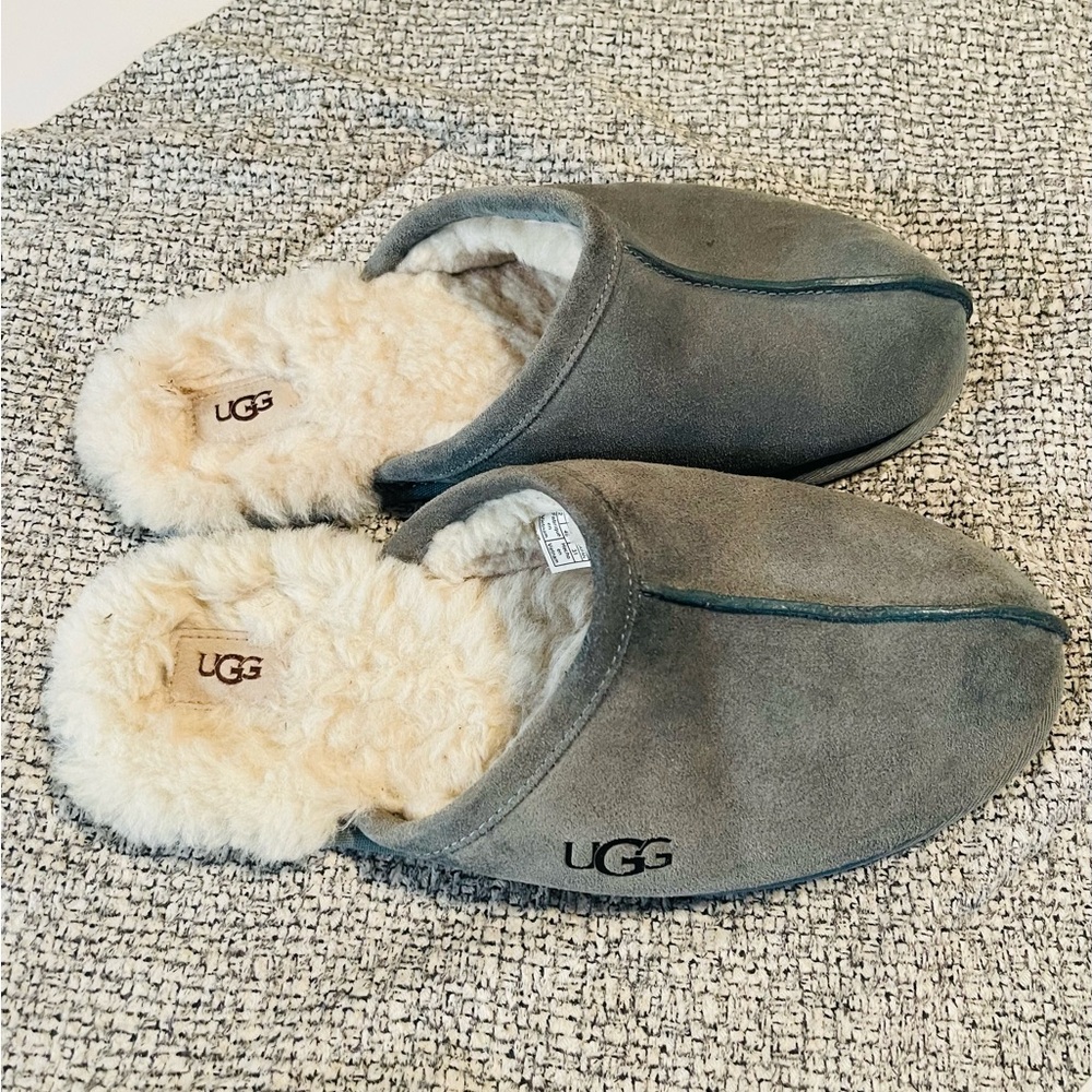 UGG Men’s Slippers,Great condition;worn only in house, special color collection